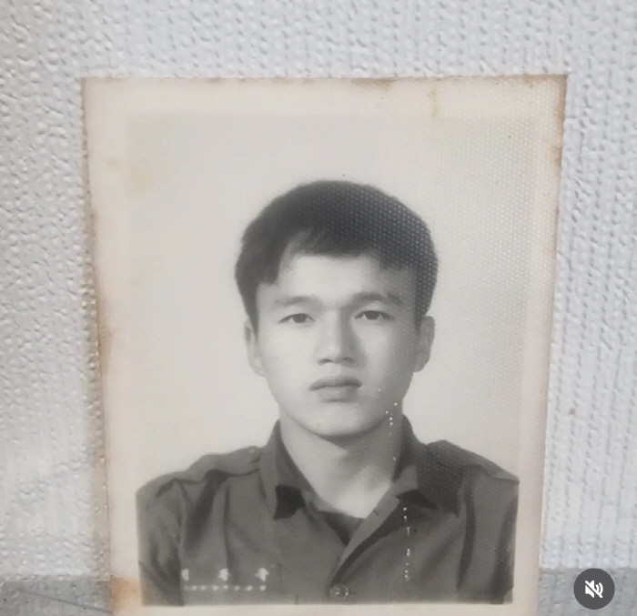 Kim Kwang-kyu’s Thick Head of Hair Looks Very Different Now... A Surprise Throwback to His Military Days