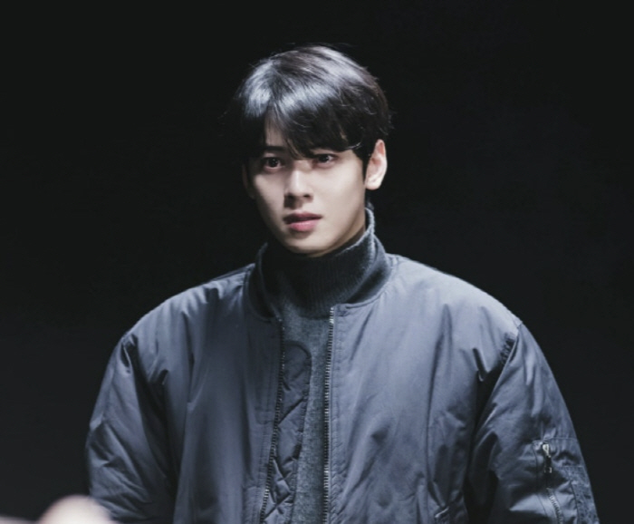 Blue Dragon Ranking First-Half Review Is Cha Eun-woo cruising to victory, or will Byeon Woo-seok stage a comeback? A big matchup looms this weekend