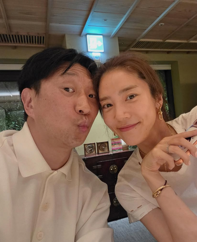 딸 이제 1살인데...손담비, '48세' 남편 이규혁 '노화' 걱정 "탈모 관리 함께 해"