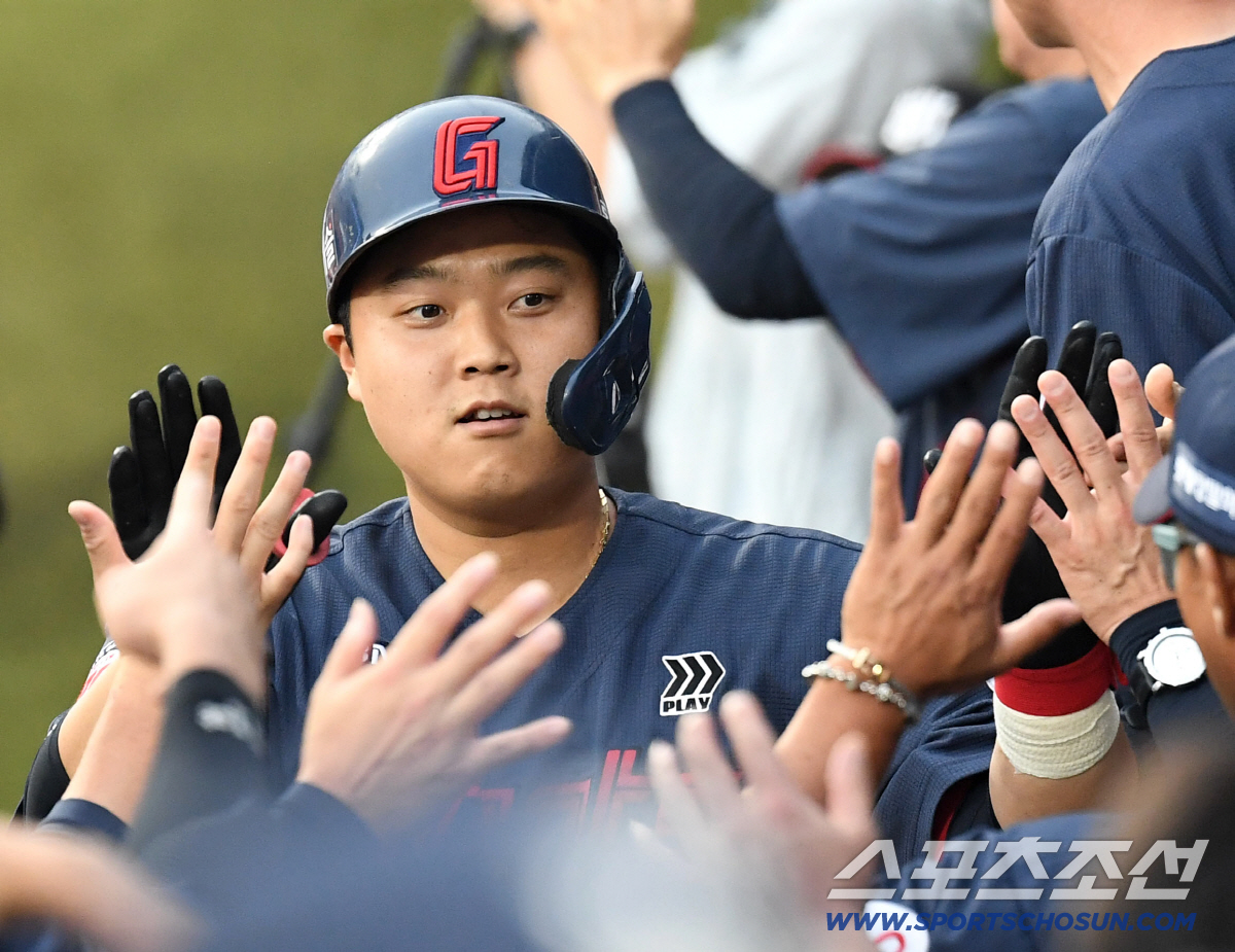 3일 수원 케이티위즈파크에서 열린 KT와 롯데의 경기. 4회 선제 투런홈런을 날린 롯데 한동희. 수원=송정헌 기자 songs@sportschosun.com/2026.07.03/