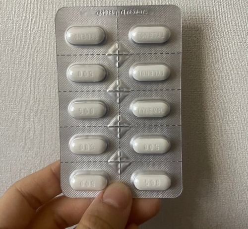 [삶] "유치원서 졸업선물로 인형 받았는데 포장 뜯었다고 엄청 맞아"