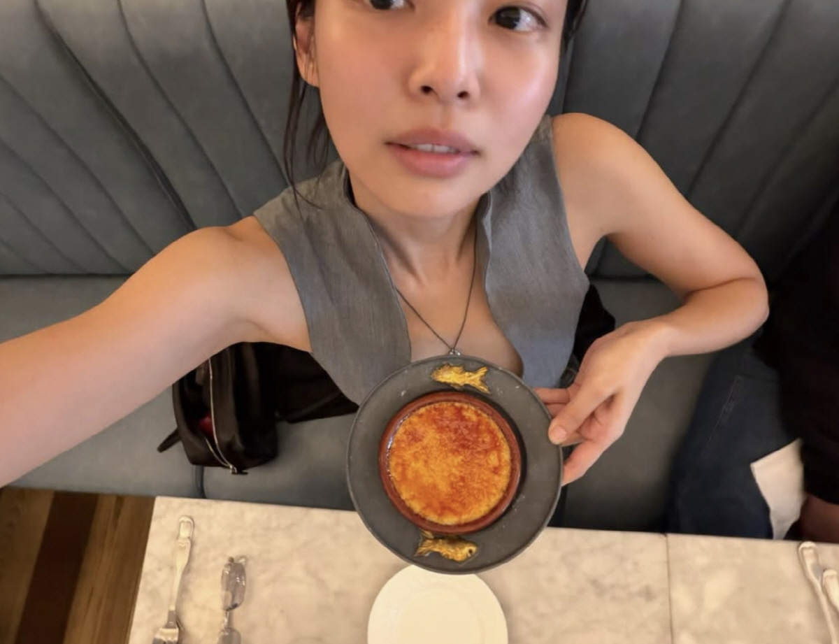 제니, 착시 부른 수영복…팬들 가슴 쓸어 내린 한뼘 비키니 자태