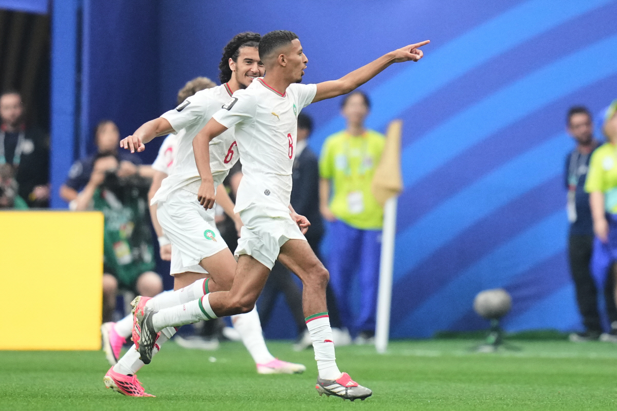 Morocco's Azzedine Ounahi, front, scores his side's opening goal during the World Cup round of 16 soccer match between Canada and Morocco in Houston, Saturday, July 4, 2026. (AP Photo/Eric Gay)