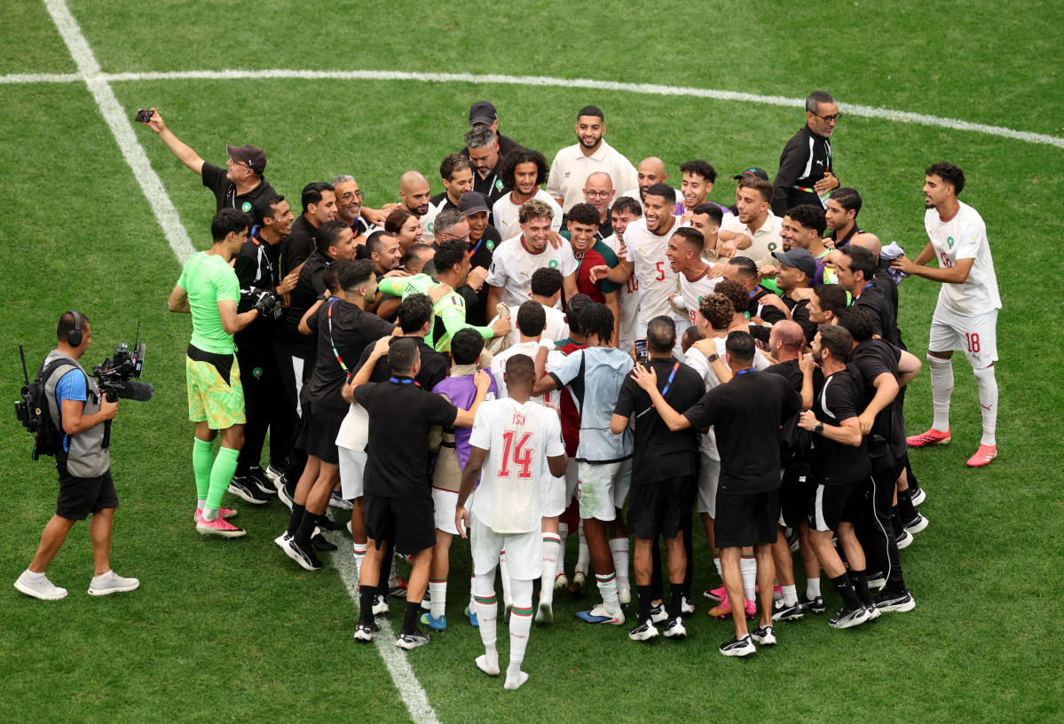 HOUSTON, TEXAS - JULY 04: Players and team staffs of Morocco huddle as they celebrate the team's 3-0 victory in the FIFA World Cup 2026 Round of 16 match between Canada and Morocco at Houston Stadium on July 04, 2026 in Houston, Texas. Lars Baron/Getty Images/AFP (Photo by Lars Baron / GETTY IMAGES NORTH AMERICA / Getty Images via AFP)