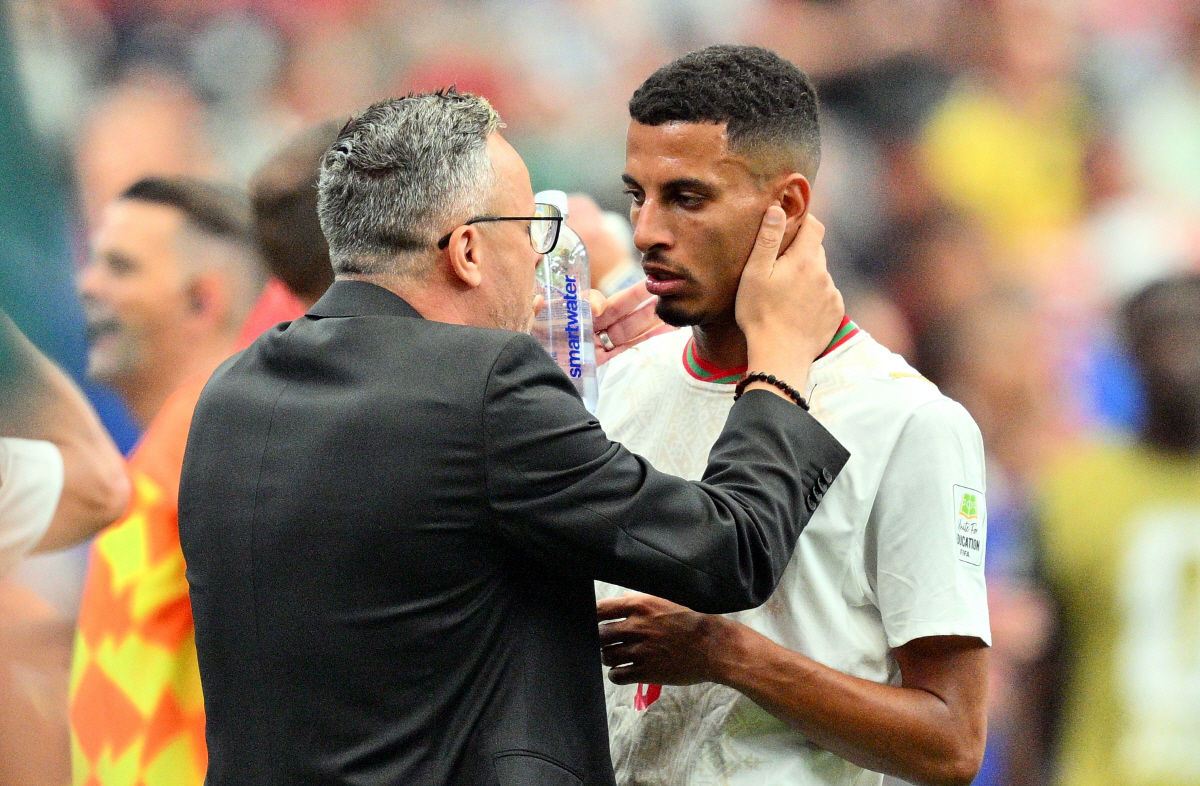 epa13087033 Morocco's head coach Mohamed Ouahbi (L) reacts with Azzedine Ounahi of Morocco during a hydration break during the FIFA World Cup 2026 Round of 16 match Canada against Morocco, in Houston, USA, 04 July 2026. EPA/SAM WASSON