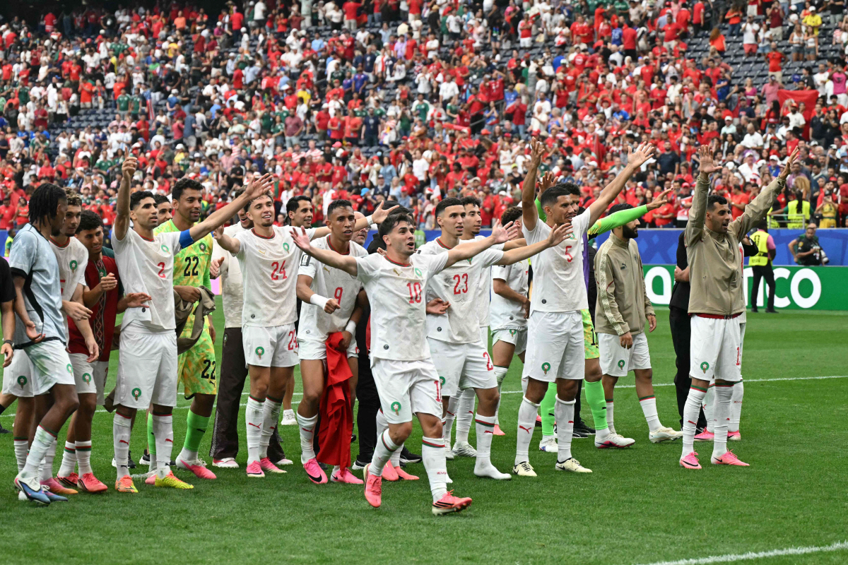 TOPSHOT - Morocco's forward #10 Brahim Diaz and teammates celebrate after winning the 2026 World Cup round of 16 football match between Canada and Morocco at the Houston Stadium in Houston on July 4, 2026. (Photo by RONALDO SCHEMIDT / AFP)