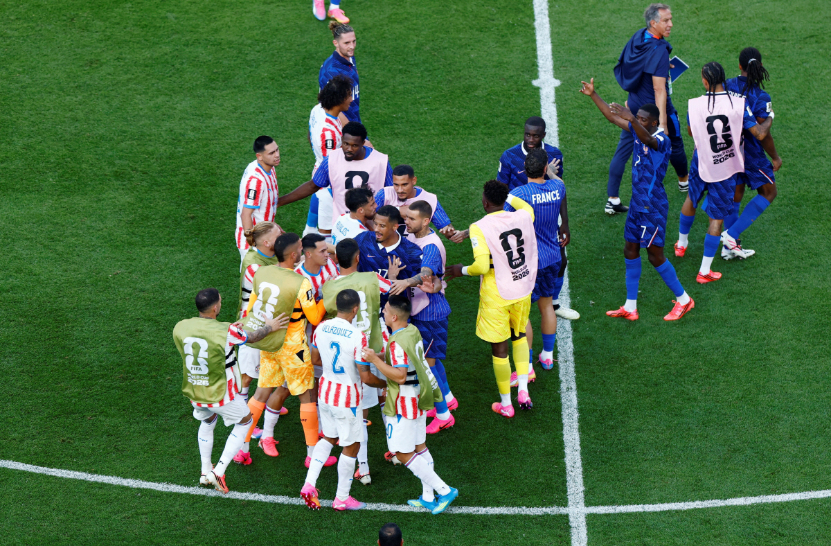 Soccer Football - FIFA World Cup 2026 - Round of 16 - Paraguay v France - Philadelphia Stadium, Philadelphia, Pennsylvania, U.S. - July 4, 2026 France and Paraguay players clash after the match REUTERS/Jeenah Moon TPX IMAGES OF THE DAY