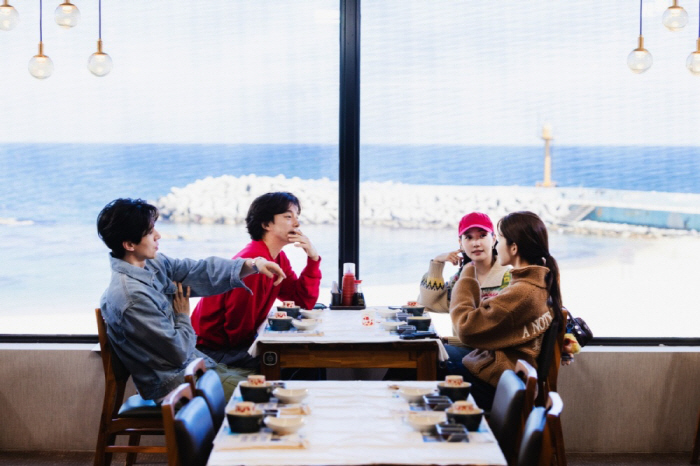 Kim Go-eun’s adorable youngest-member charm and Lee Dong-wook’s capital-T personality shine in the dazzling first broadcast of 'Goblin 10th Anniversary Travel'