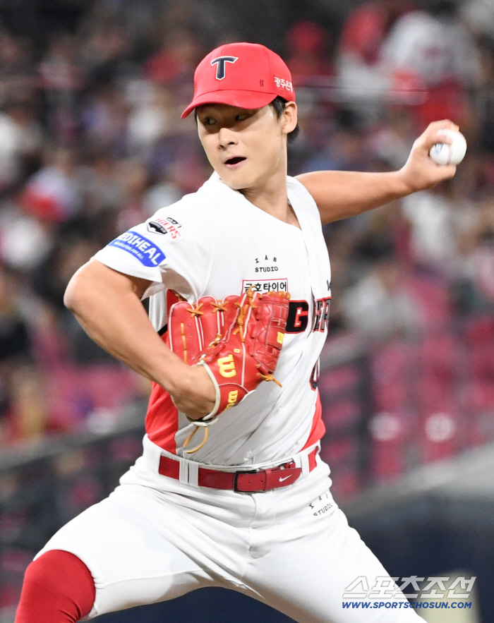 'KIA 화색' 이토록 성공적 복귀 있었나, 우승 좌완의 귀환…"상우 선배랑 붙어다니려 해요"