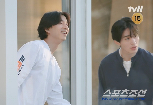 'Still the Same as 10 Years Ago'... 'Goblin' Stars Gong Yoo, Lee Dong-wook, Kim Go-eun, and Yoo In-na Reunite in Gangneung