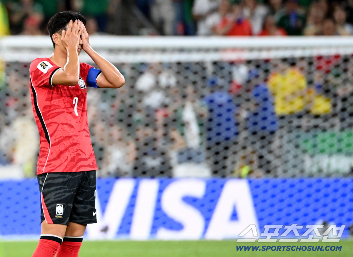 25일(한국시각) 멕시코 몬테레이 인근 과달루페의 에스타디오 몬테레이에서 열린 2026 북중미 월드컵 대한민국과 남아공의 경기. 손흥민이 남아공 마세코의 선제골이 터지자 아쉬워하고 있다. 과달루페(멕시코)=허상욱 기자 wook@sportschosun.com/2026.06.25/