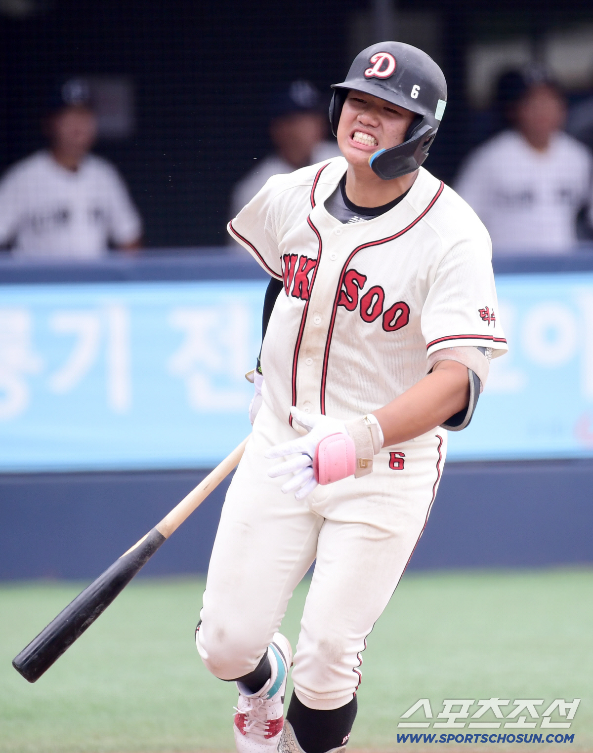 5일 목동구장에서 열린 제81회 청룡기 고교야구선수권 대회 및 주말리그 왕중왕전 덕수고-강릉고 경기. 6회 무사 1루. 외야플라이로 물러나는 덕수고 엄준상. 목동=송정헌 기자 songs@sportschosun.com/2026.07.05/