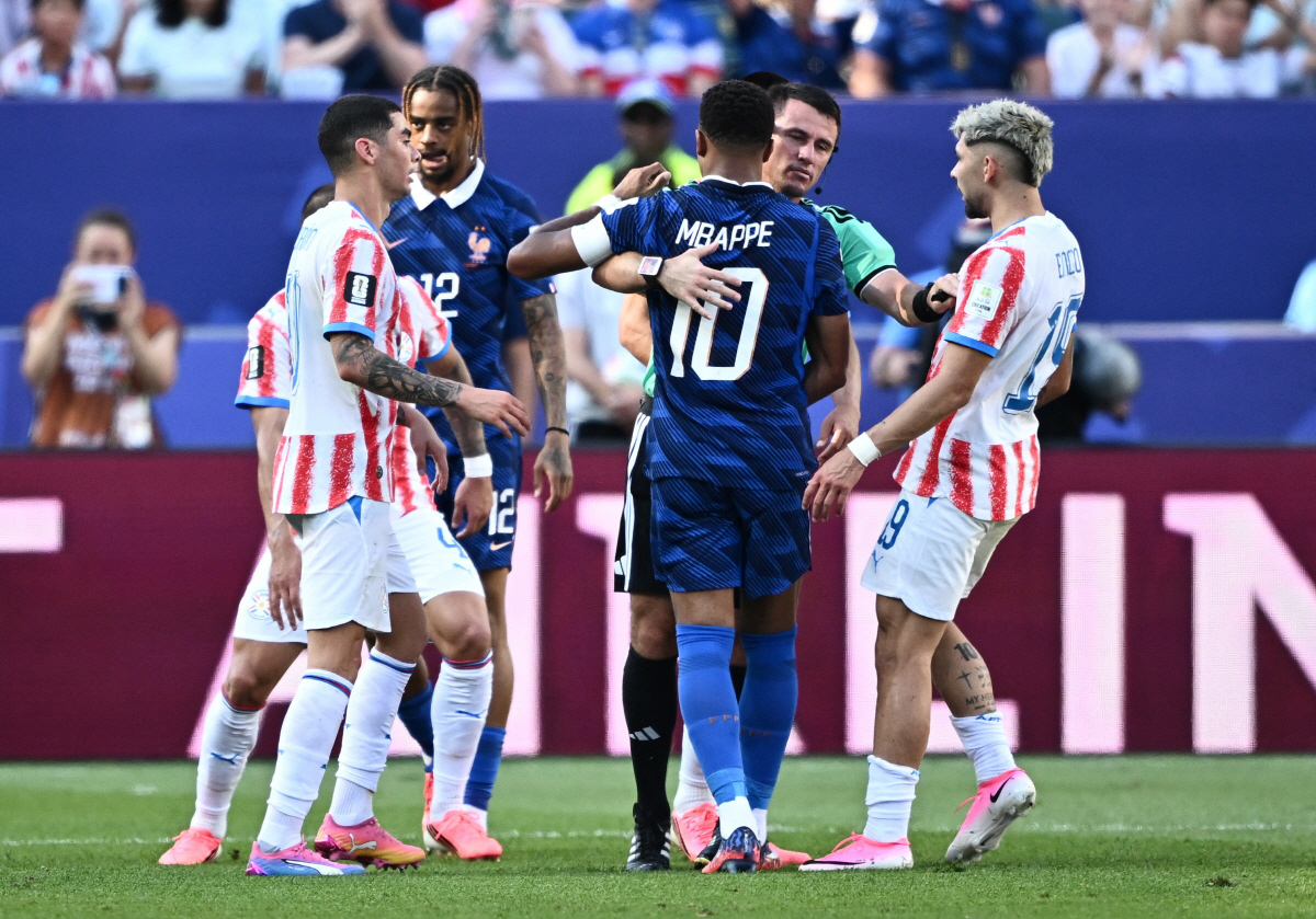 Soccer Football - FIFA World Cup 2026 - Round of 16 - Paraguay v France - Philadelphia Stadium, Philadelphia, Pennsylvania, U.S. - July 4, 2026 Referee Ilgiz Tantashev reacts with France's Kylian Mbappe after players clash REUTERS/Dylan Martinez
