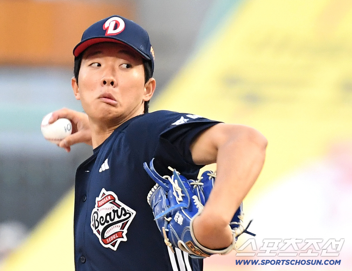 14일 인천 SSG랜더스필드에서 열린 SSG와 두산의 주중 3연전 첫 번째 경기. 선발 투구하고 있는 두산 최민석. 인천=송정헌 기자 songs@sportschosun.com/2026.04.14/