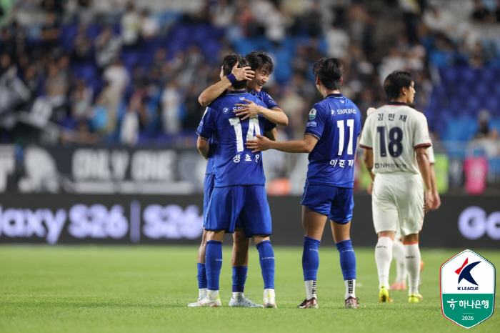 답은 역시 K리그다...한국축구 절망→희망 바꾼 '슈퍼루키' 김예건의 환상 드리블
