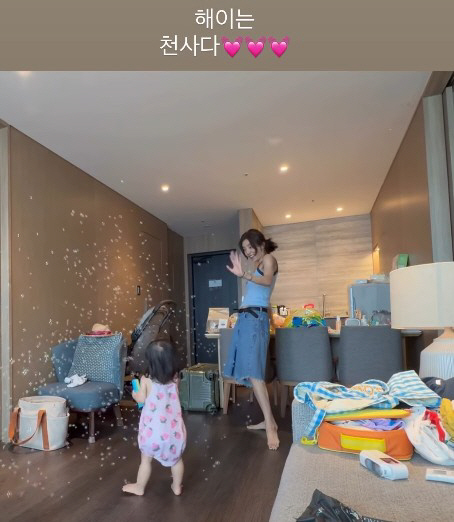 "숙소 거실서 비눗방울을?"…손담비, 딸과 놀다 뜻밖의 '민폐 논란'