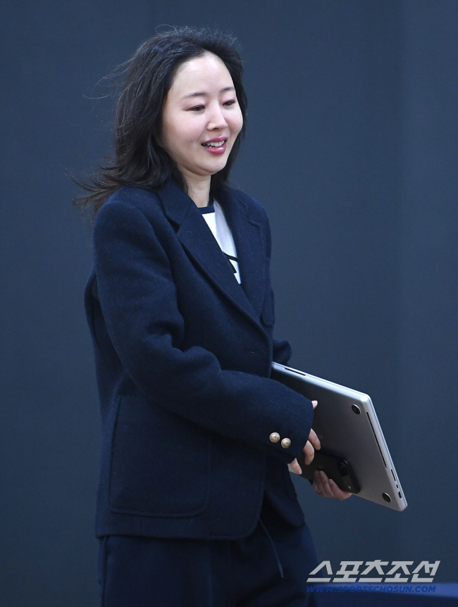 Danielle runs a marathon, Min Hee-jin prepares a new boy group... Despite explosive recordings behind NewJeans' collapse, they keep going their own
