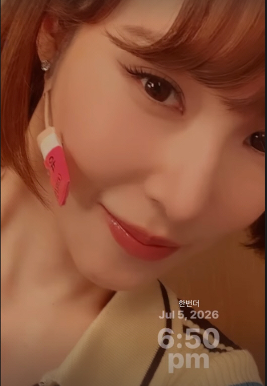 '변요한♥' 티파니 영, 단발 변신에 쏟아진 반응...결혼 후 더 어려졌네