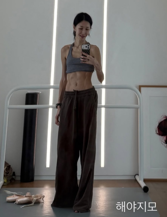 '엄태웅♥' 윤혜진, 46세에 식스팩이라니..발레연습 중 드러난 선명한 복근