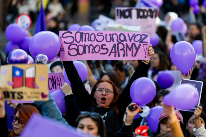 Chile's ARMY fans angered by BTS concert ban... Hundreds stage a purple protest outside the presidential palace