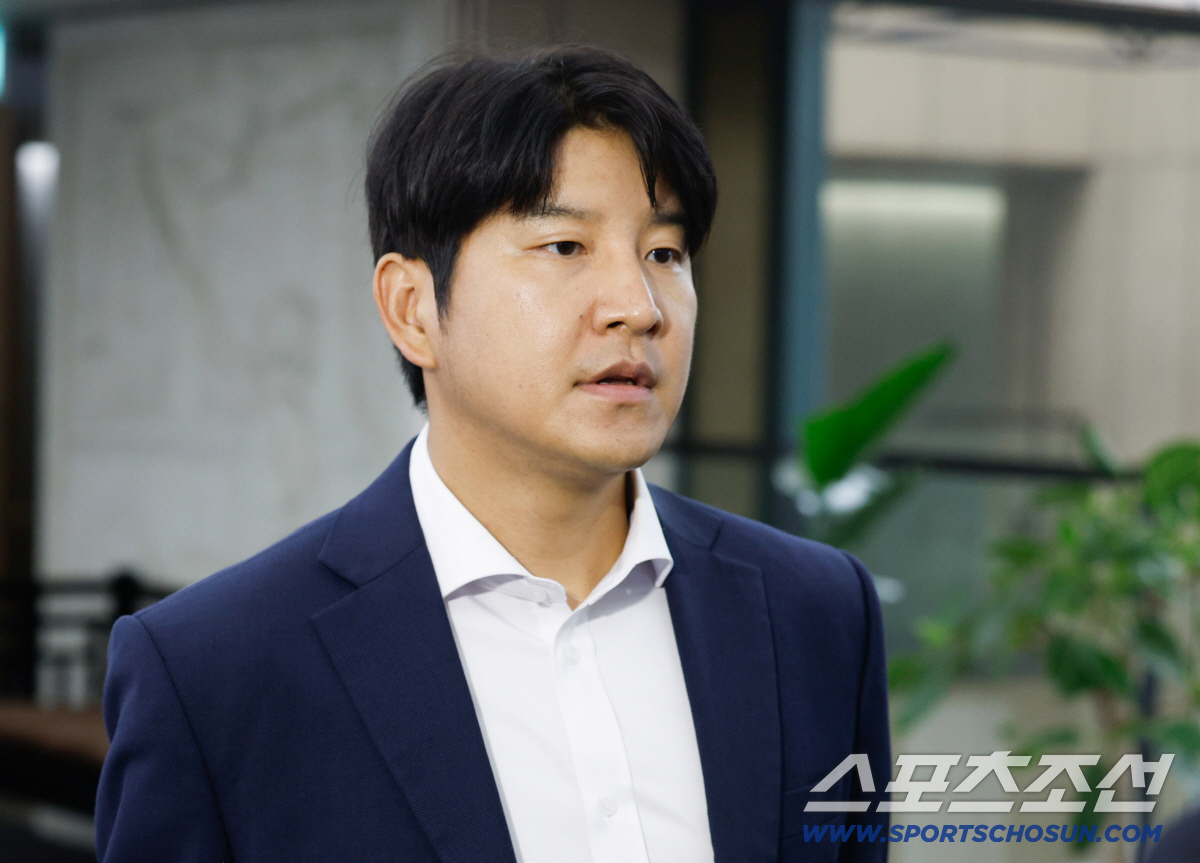 6일 오후 서울 송파구 올림픽파크텔 베를린홀에서 'K-축구 혁신위원회' 출범식이 열렸다. 박주호 해설위원이 입장하고 있다. 정재근 기자 cjg@sportschosun.com/2026.7.6/