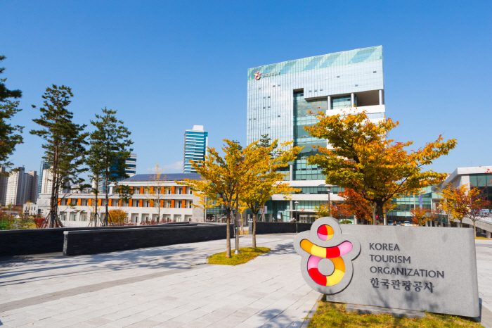 Korea Tourism Organization's Gyeongin Regional Office Signs Tripartite Industry-Academia Agreement, Seeks Cooperation to Boost Incheon Tourism