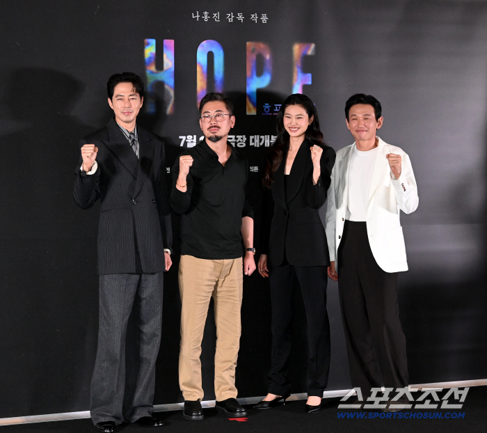 SC on-site 'I watched the monitor thousands of times and have no regrets'... Director Na Hong-jin of 'Hope' expresses confidence in winning over Korean audiences after Cannes (full story)