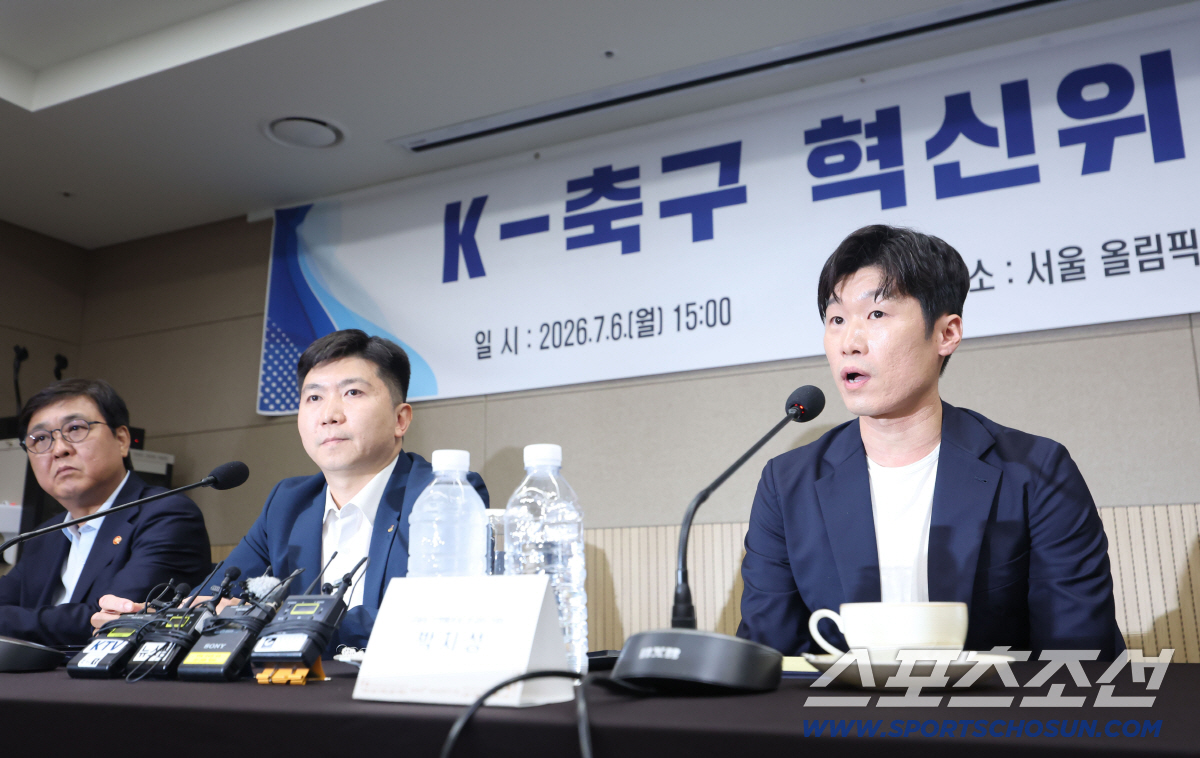 6일 오후 서울 송파구 올림픽파크텔 베를린홀에서 'K-축구 혁신위원회' 출범식이 열렸다. 박지성 공동위원장이 모두발언을 하고 있다. 정재근 기자 cjg@sportschosun.com/2026.7.6/