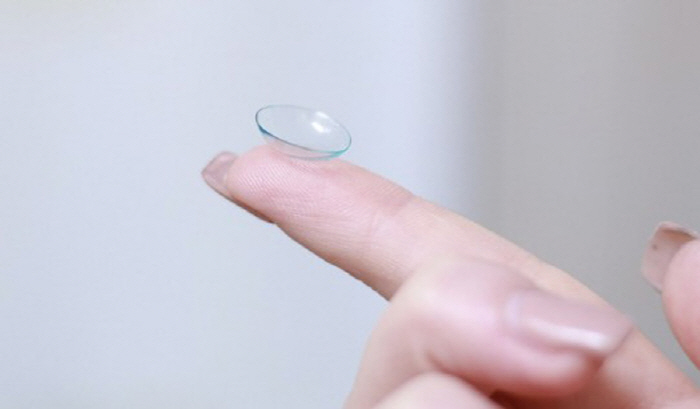 'Contact lenses are a no-go on long-haul flights' — why eye doctors are warning travelers