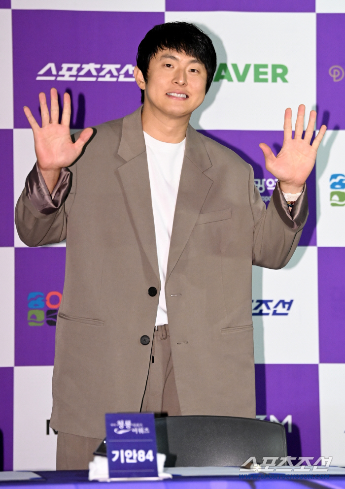 '제5회 BSA' 기안84, 숙박예능 대통합에…"유재석 형 오시면 난 직원, '기안장'도 'BTS 진장' 하자고"