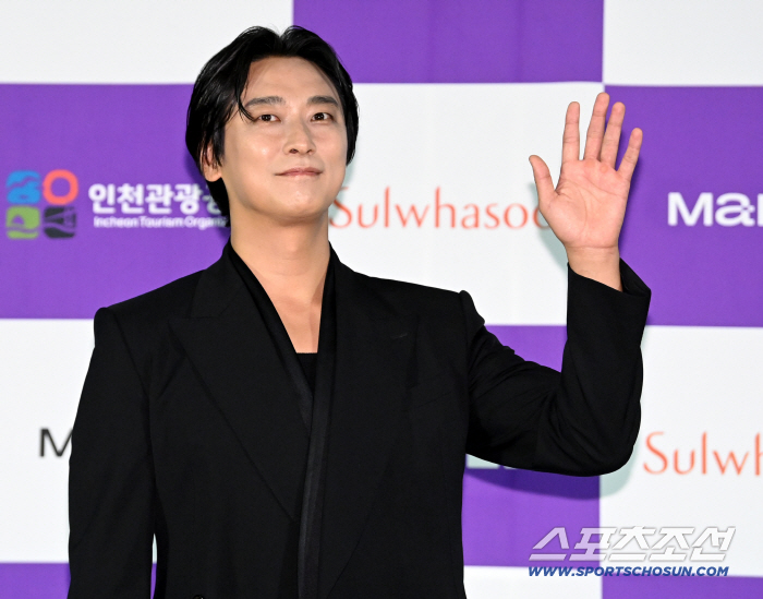 'Pyeonggyego' 10 Million-Viewer Actor Ju Ji-hoon Says, 'It Seems Harder Than Just Being a 10 Million-Viewer Actor' With a Laugh ('5th BSA')