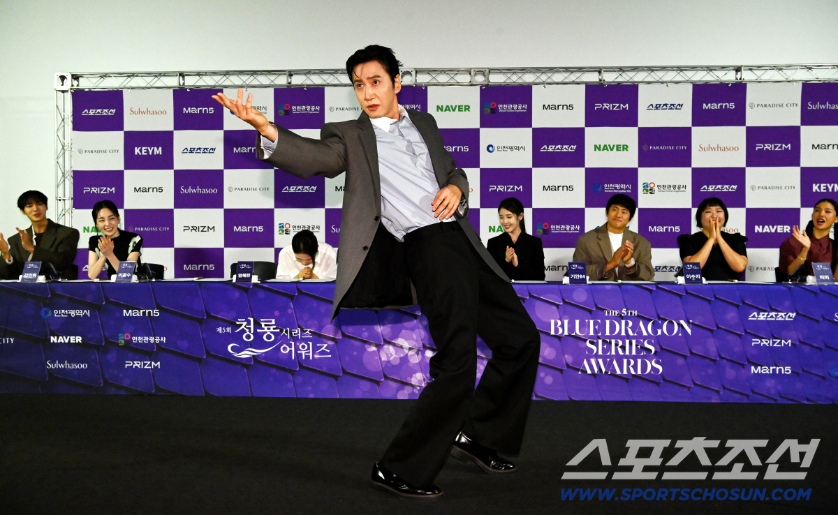 7일 용산CGV에서 열린 제5회 청룡시리즈어워즈(Blue Dragon Series Awards) 핸드프린팅. 이광수가 포즈를 취하고 있다. 용산=허상욱 기자 wook@sportschosun.com/2026.07.07/