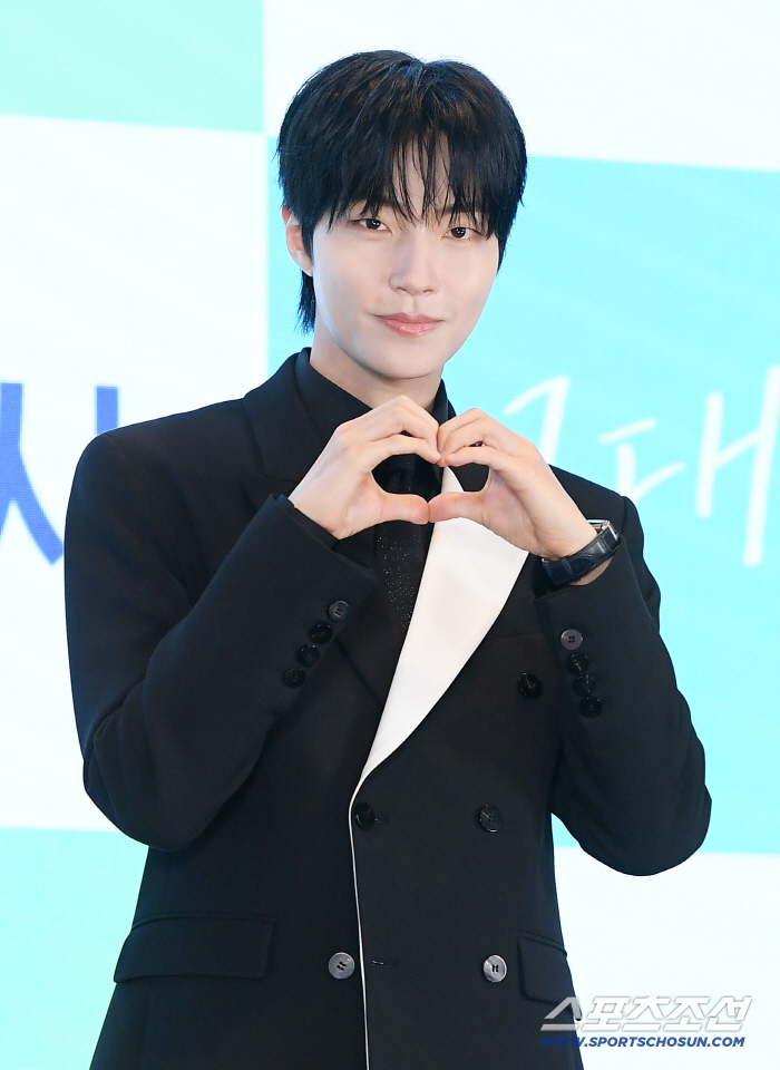 Hwang In-youp, a Mask Full of Personality