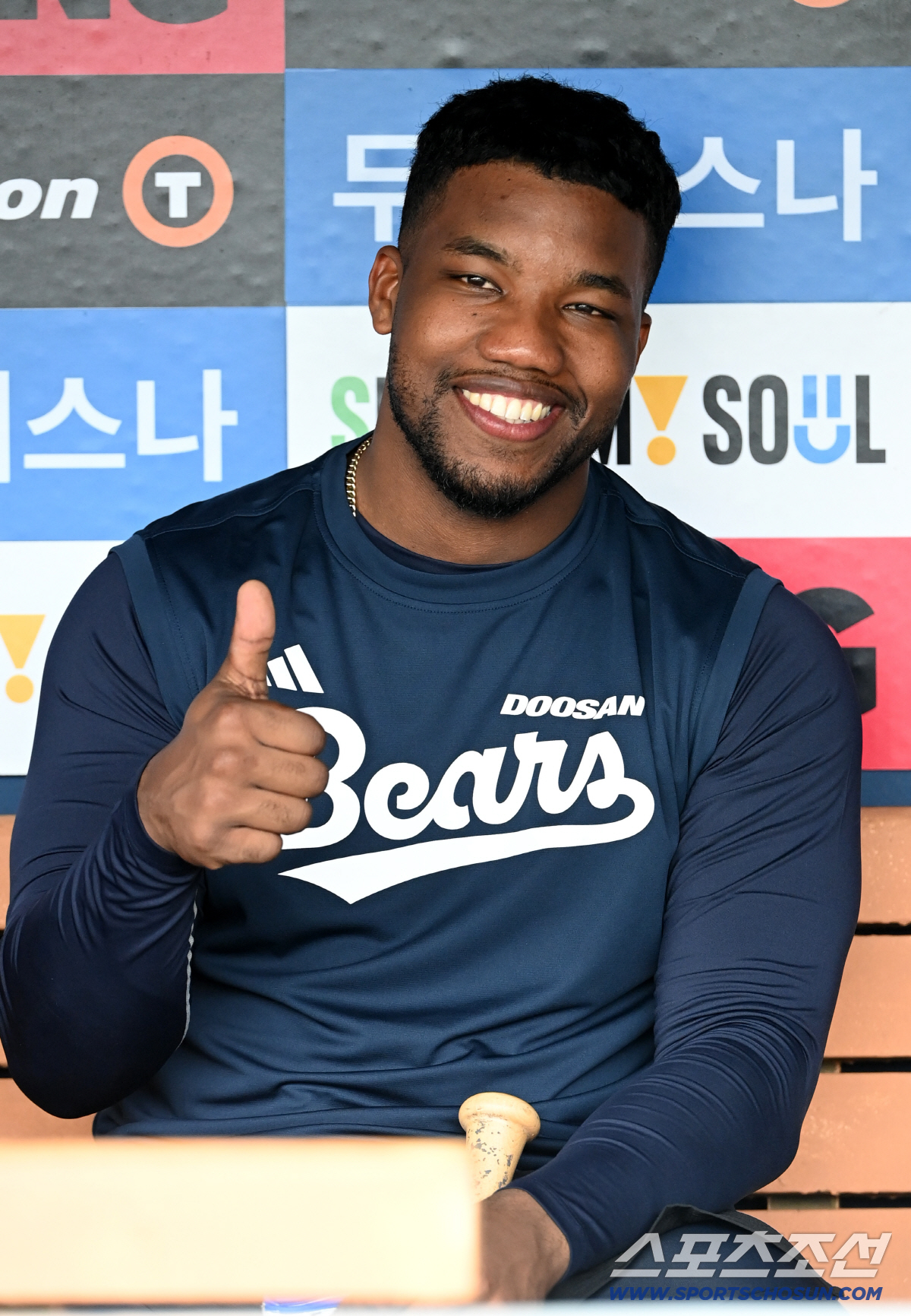 7일 잠실야구장에서 열린 SSG와 두산의 경기, 두산의 새 외국인 타자 유니오르 세베리노가 취재진을 향해 미소짓고 있다. 잠실=허상욱 기자 wook@sportschosun.com/2026.07.07/