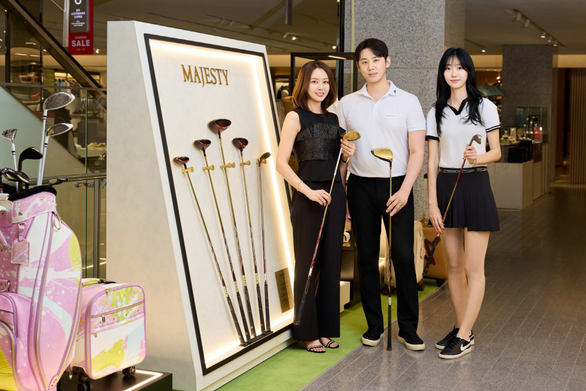 롯데백화점 본점 6층 마제스티골프 팝업을 찾은 앰배서더 김민아와 Team 마제스티