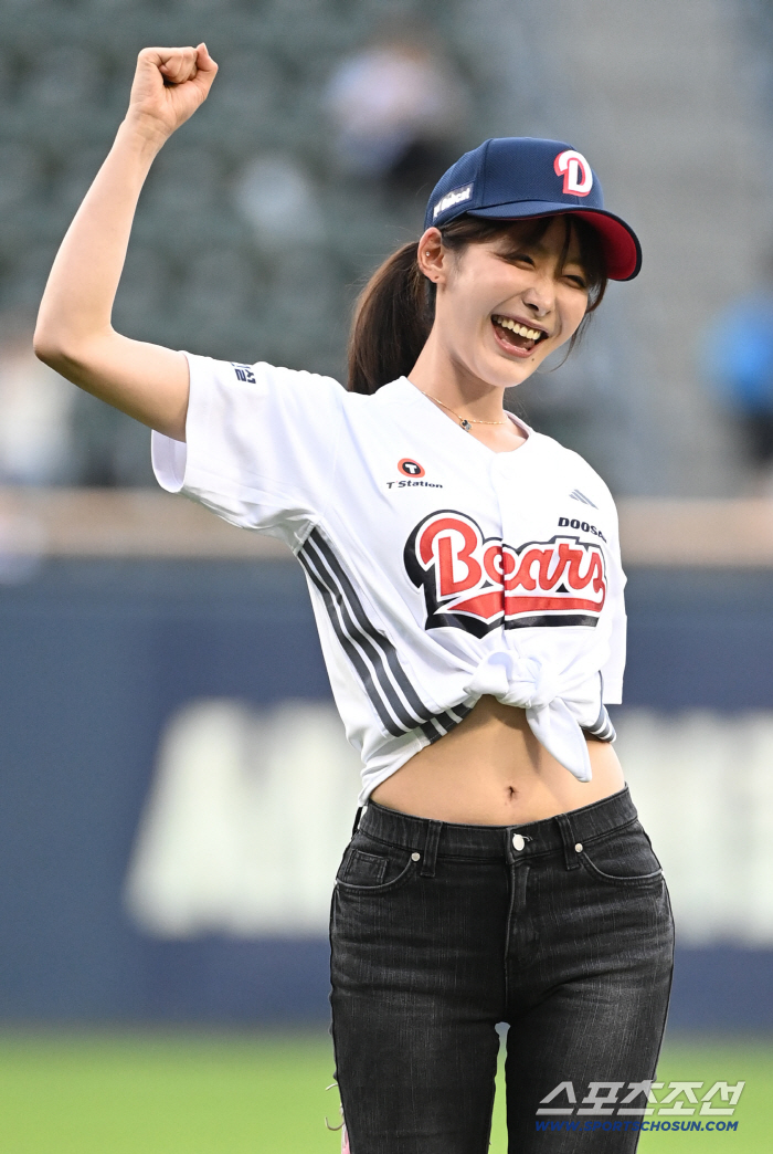 Jeong Hee-su cheers, 'I pitched pretty well, right?'