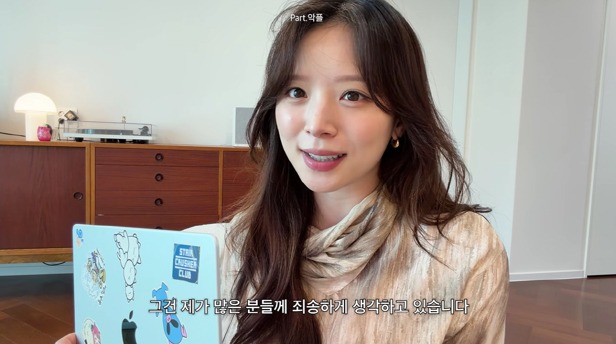Kim Ji-young apologizes for controversy over "shower together" TMI with Yoon Soo-young: "It felt so natural that I didn't realize it, and I'm sorry"