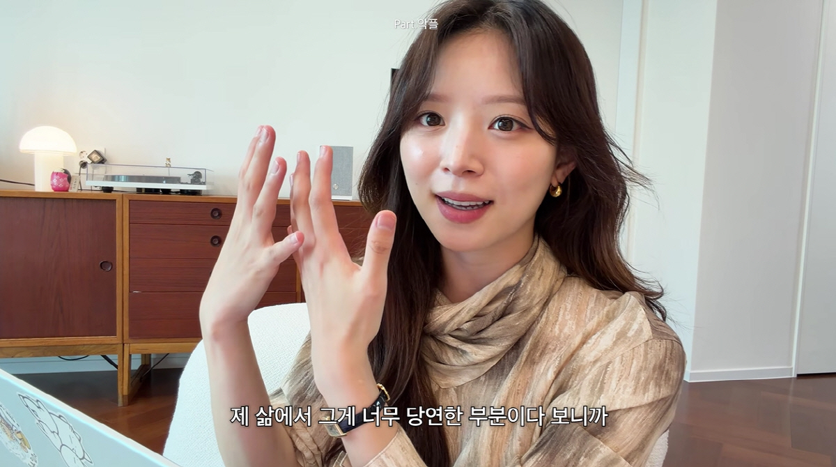 Kim Ji-young apologizes for controversy over "shower together" TMI with Yoon Soo-young: "It felt so natural that I didn't realize it, and I'm sorry"
