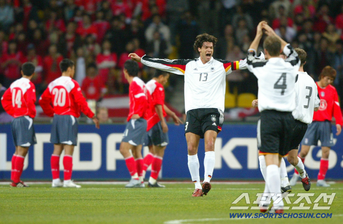 2004,12,19 한국-독일 국가대표 친선경기. 독일 13번 미하엘 발락의 동점골.