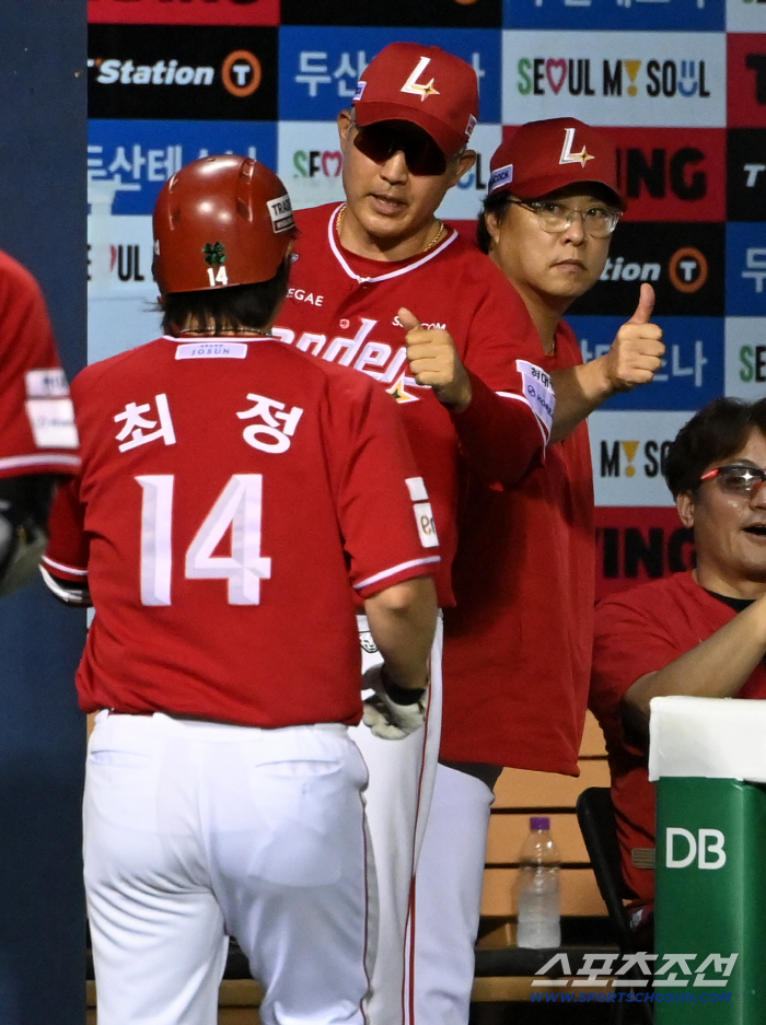최정 홈런 없었으면.. '아찔' → "최근 개인적으로 도움 안 되는 느낌" 