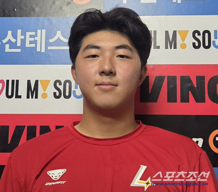 고졸신인 김민준은 무서운 게 없다 → "다 잡아버리겠다는 마음이었다" 10연패 대참사 막은 MVP의 소감 