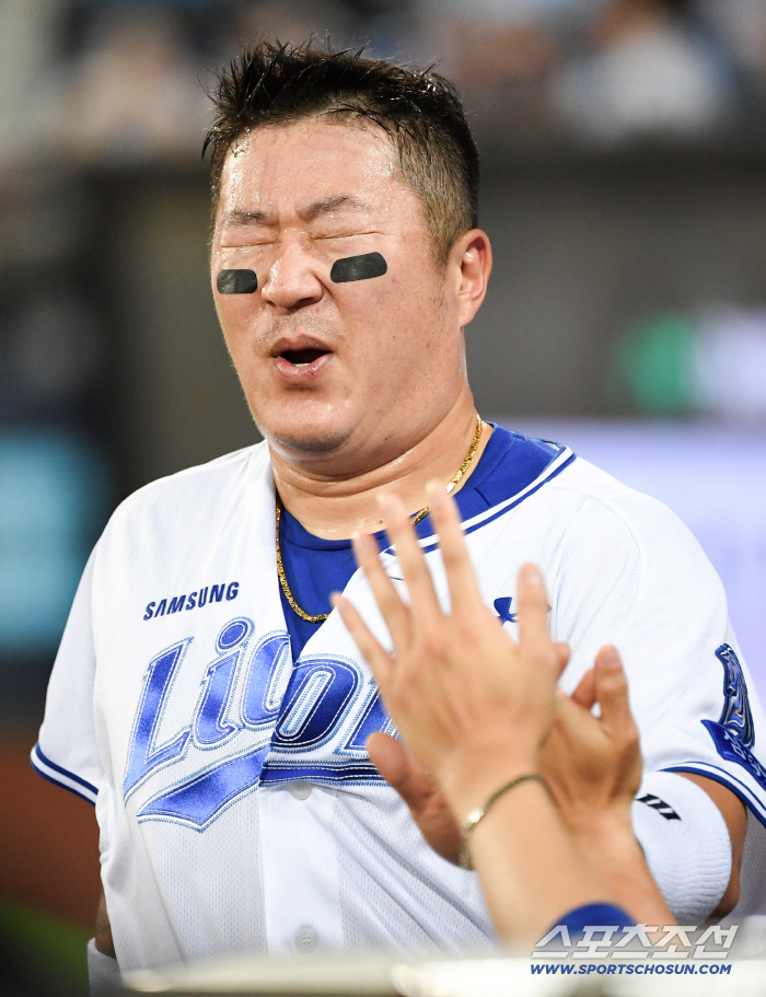 '43세 맞아?' 온몸이 땀으로 흠뻑 젖었다...이를 악물고 달린 최형우, 역대 최초 1800타점+1위 탈환까지