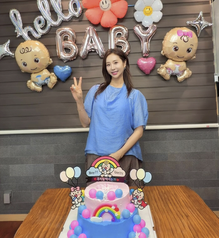 Han Da-gam receives a gift filled with NBA championship energy for her baby at 47 'So touching'