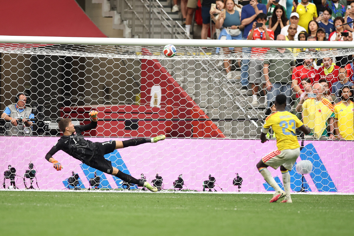 Davinson Sanchez #23 of Colombia misses the second penalty in a penalty shootout