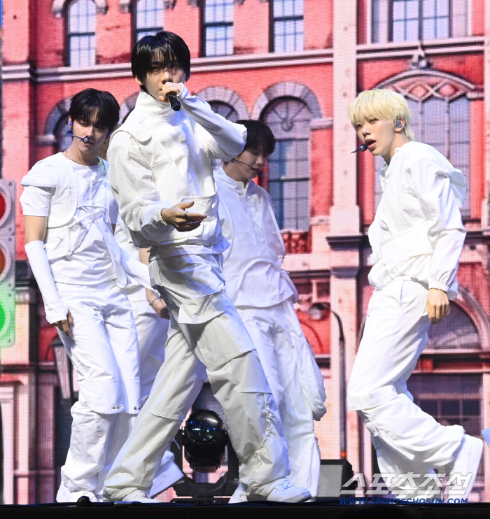 AHOF Delivers a Dazzling Performance