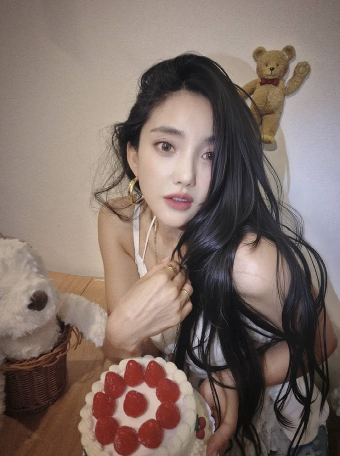 바다 맞아? 한뼘 크롭톱+핫팬츠로 뽐낸 탄탄 몸매…46세 '핫걸' 선언