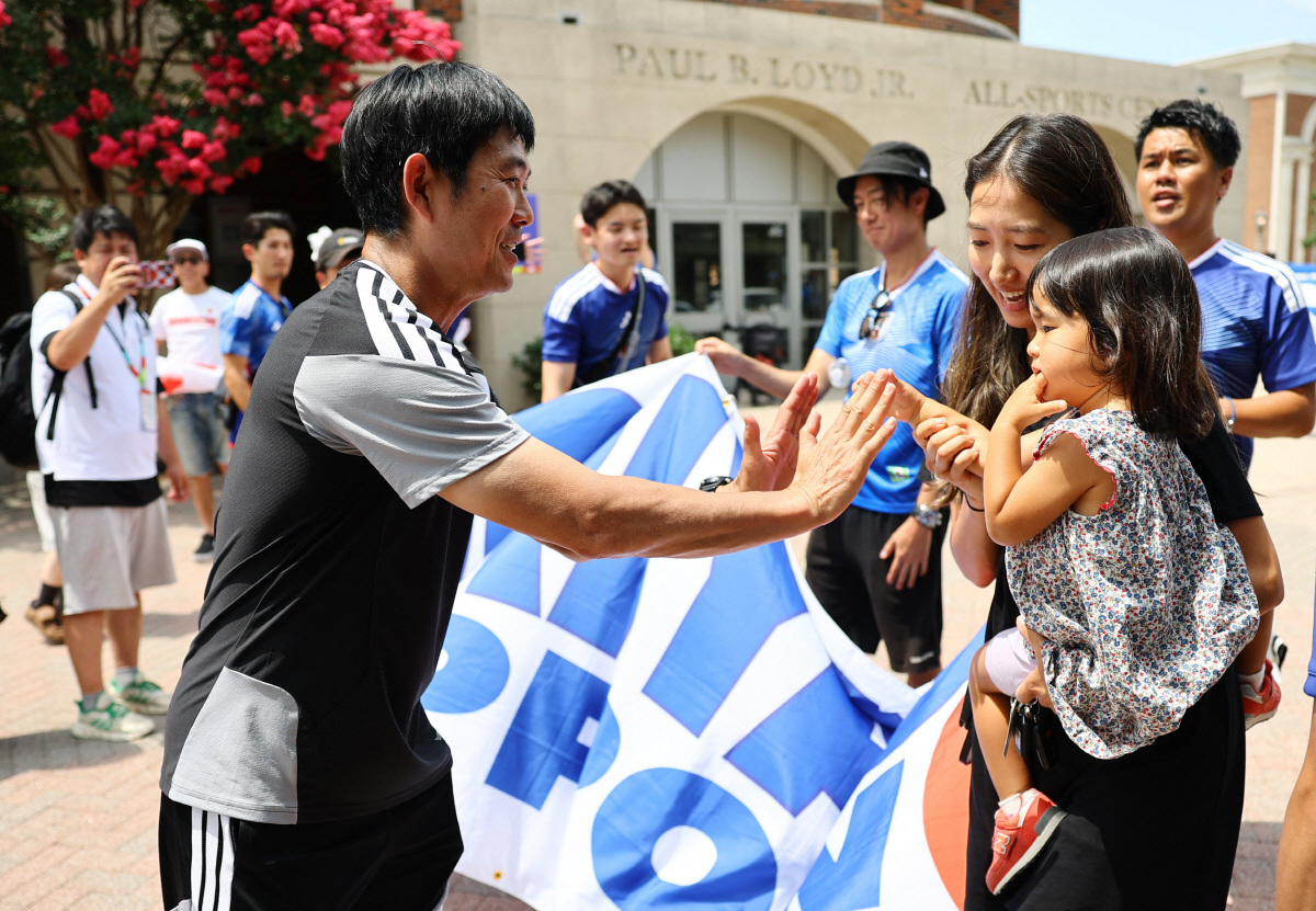Soccer Football - FIFA World Cup 2026 - Japan Training - Southern Methodist University, Dallas, Texas, U.S. - June 24, 2026 Japan coach Hajime Moriyasu with fans after training REUTERS/Issei Kato