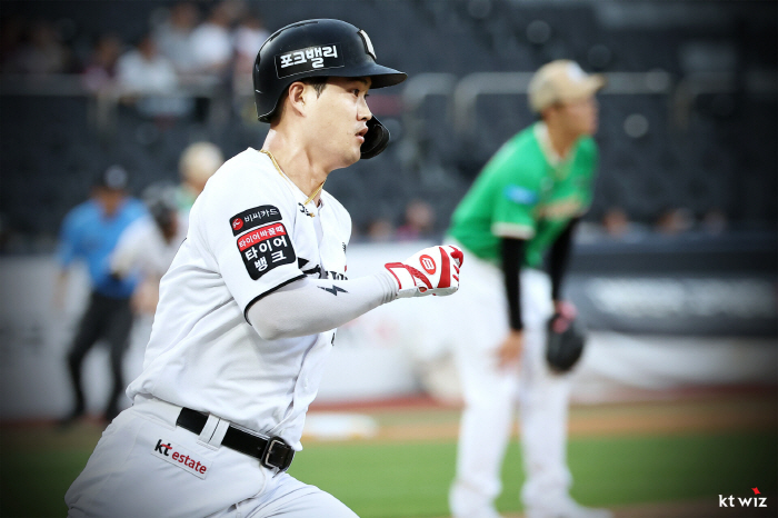 '백투백 홈런' 나와도, KT '집요함' 야구에 무릎꿇었다…KT 3연승 질주·키움 4연패 '늪' 