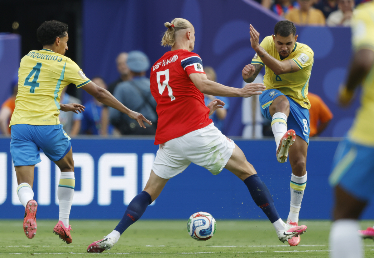 '기성용 전 소속팀+EPL 명문' 뉴캐슬 문 닫았나…대체불가 캡틴마저 아스널 이적 요청 "충격"