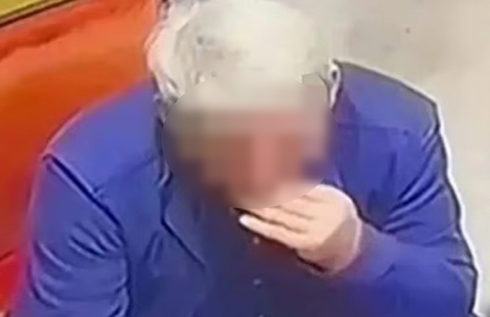 Man Swallows Diamond Ring Worth 70 Million Won, Then Snaps, 'Check My Pockets' When Suspected